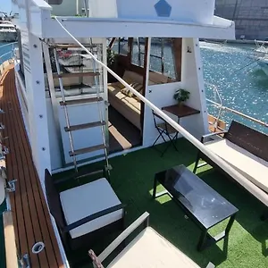 Charming Boat House In Barcelona With Big Terrace And Solarium , Sant Adrià de Besòs Espagne